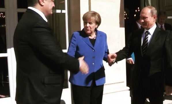 Уже завтра. “Нормандская четверка” назвала дату отвода легких вооружений в Донбассе. Порошенко и Путин пожали руки