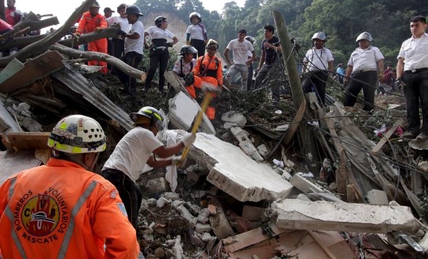 Из-за оползня в Гватемале 26 человек погибли и сотни пропали без вести