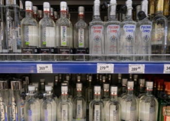 Сакральная жертва. Медведев разрешил уничтожать нелегальный алкоголь