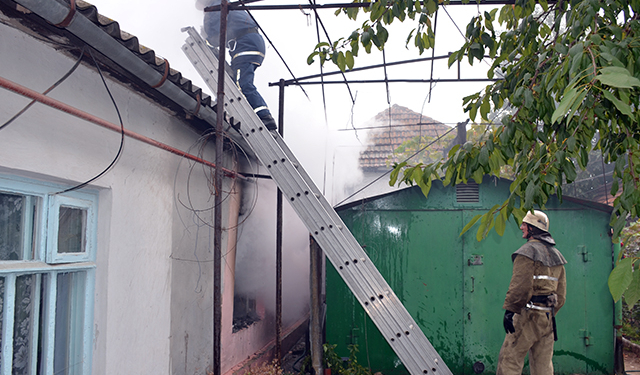 В Николаеве на ул.Урицкого загорелся частный дом