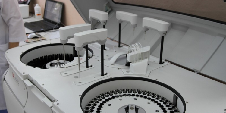 В централизованной лаборатории Николаева появился новый биохимический анализатор