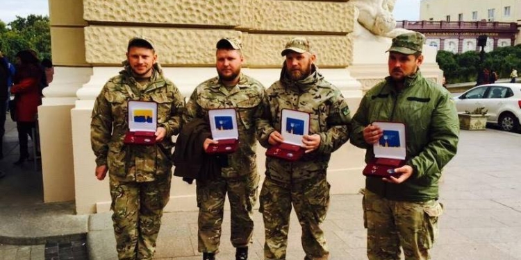 Четверо очаковских «морских котиков» получили сегодня волонтерский орден «Народный герой Украины»
