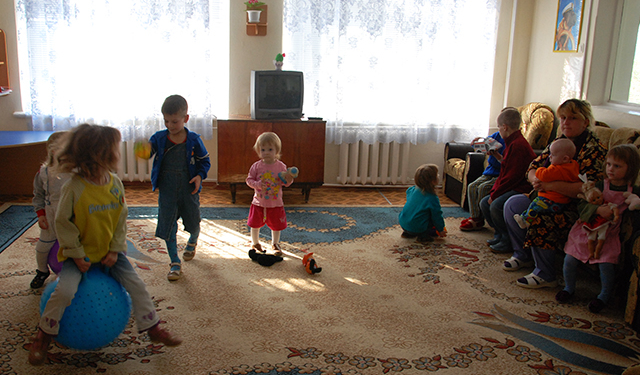 В Новоодесском районе на пожаре чуть не погибли 9 детей и двое их родителей