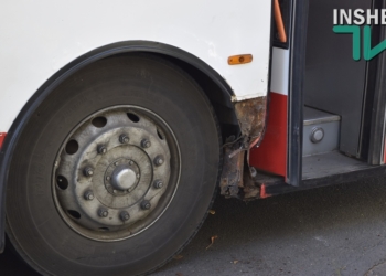 Ford в центре Николаева обнажил на чешском троллейбусе ржавчину под краской