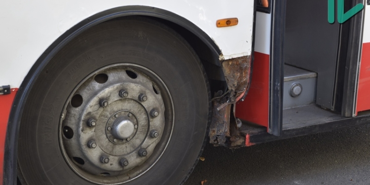 Ford в центре Николаева обнажил на чешском троллейбусе ржавчину под краской