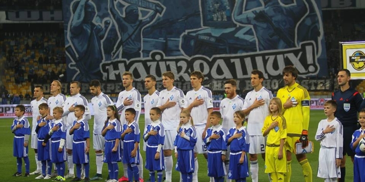 С Динамо могут снять очки за избиение киевскими фанатами темнокожих болельщиков Челси