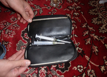 Бульбулятор, ацетилированный опий и димедрол: в Корабельном районе Николаева задержали двух наркосбытчиков