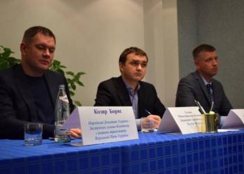 Вадим Мериков и нардеп Борис Козырь пытаются примирить руководство Никморпорта и профсоюзы портовиков