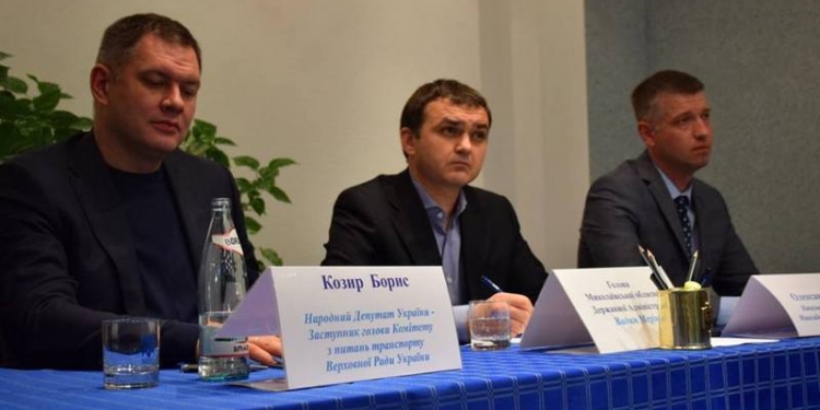 Вадим Мериков и нардеп Борис Козырь пытаются примирить руководство Никморпорта и профсоюзы портовиков