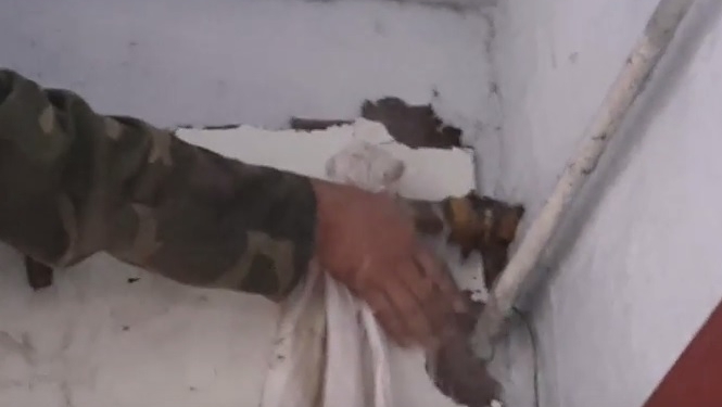 «Вода лилась по стенам и электросчетчикам, ЖЭК работает до 15.00, у водоканала нет машин». Предвыборные обещания городской власти и ее реальные дела