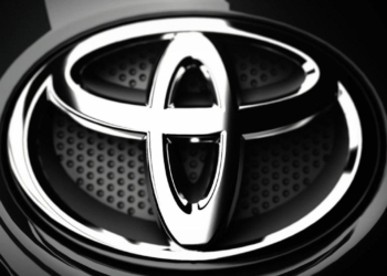 Toyota приняла решение о прекращении продаж авто с бензиновым двигателем
