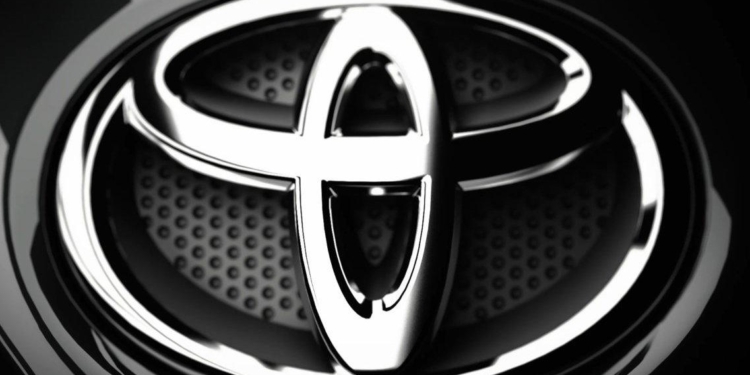 Toyota приняла решение о прекращении продаж авто с бензиновым двигателем