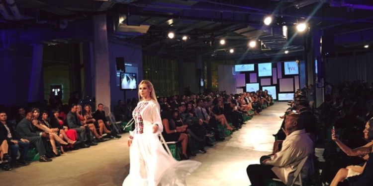 Украинский дизайнер показала этническую коллекцию на неделе моды в Чикаго