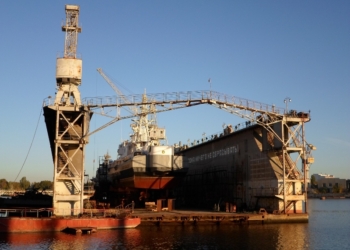 На ГП «Судостроительный завод имени 61 коммунара» премировали работников, участвовавших в ремонте кораблей ВМФ Украины