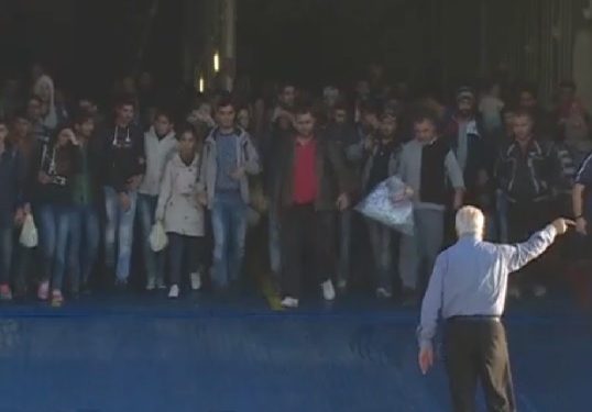 Масштабы торговли фальшивыми документами для беженцев уже превышают объемы торговли наркотиками