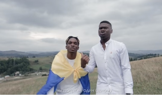 Два чернокожих певца записали в Карпатах клип “Слава Украине”
