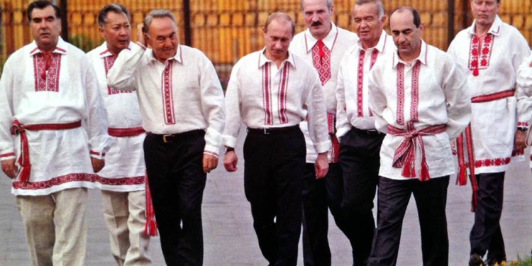 Путин в вышиванке? Да, и такое было