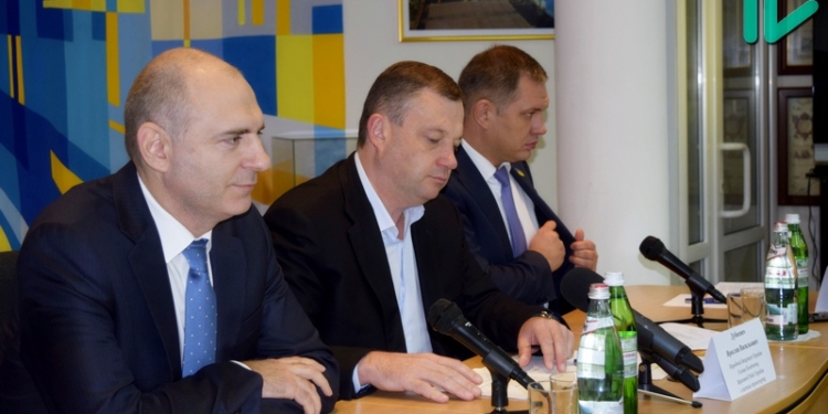 АМПУ реформируют, канальный сбор снизят: в Николаеве проходит выездное заседание транспортного комитета ВРУ