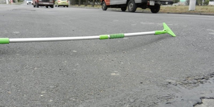 Городская власть пообещала, что проконтролирует восстановление Николаевской ТЭЦ Херсонского шоссе. Но пока это делают общественники