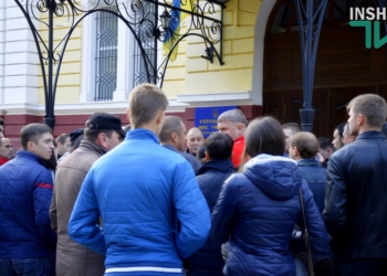 Николаевские общественники, которых не приняли в новую полицию, пикетировали здание облУВД