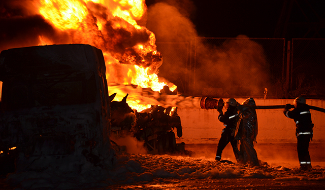 Ночью в Николаеве горела автозаправочная станция – взорвался бензовоз