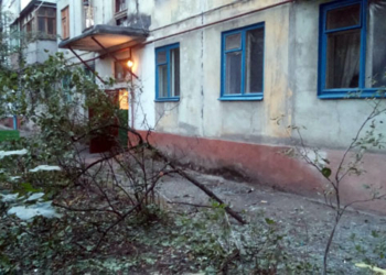 В Мариуполе неизвестные обстреляли жилой дом из гранатомета