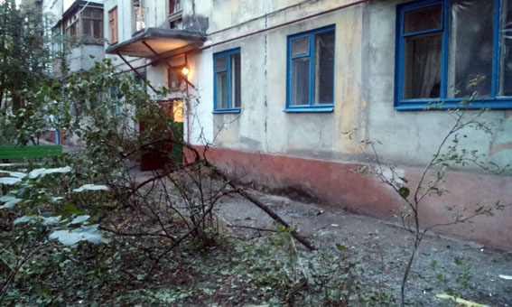 В Мариуполе неизвестные обстреляли жилой дом из гранатомета