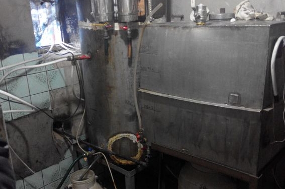 На Николаевщине правоохранители ликвидировали мини-завод по изготовлению самогона