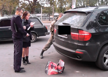 У «Веллмарта» в Николаеве 22-летний военнослужащий из Херсонской области гулял с боевыми гранатами