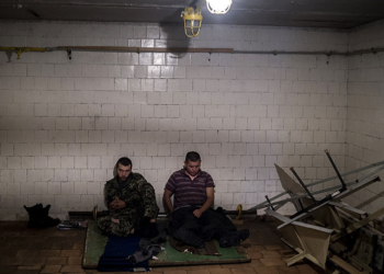 Ну, за разоружение. Боевиков “ДНР” пытают в подвалах, они уже ненавидят “свою власть”