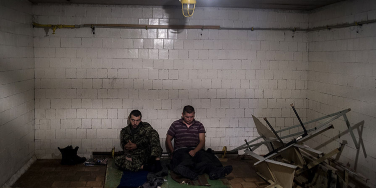 Ну, за разоружение. Боевиков “ДНР” пытают в подвалах, они уже ненавидят “свою власть”