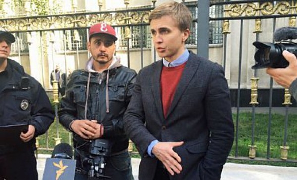 Сотрудники СБУ задержала журналистов программы “Схемы”  – применили силу и разбили камеру