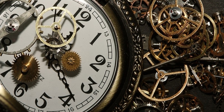 Не проспите выборы: завтра переводят время на час назад