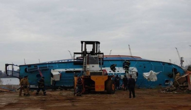 Без вести пропавшими остаются трое пассажиров затонувшего катера