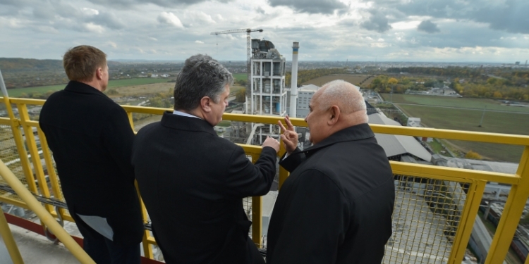 Впервые за 24 года независимости «Газпром» уговаривал нас купить газ, – Порошенко