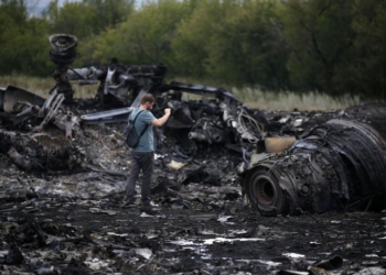 В телах погибших на малайзийском “Боинге” обнаружены осколки “Бука”