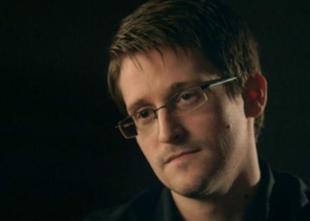 Сноуден: спецслужбы дистанционно управляют смартфонами