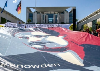 Что значит призыв Европарламента прекратить преследование Сноудена?