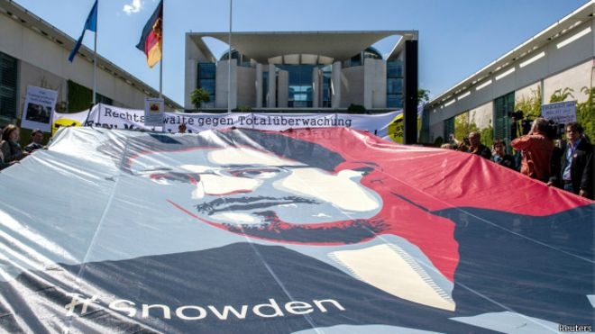 Что значит призыв Европарламента прекратить преследование Сноудена?