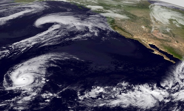 Ураган у берегов Мексики: Скорость ветра – до 400 километров в час