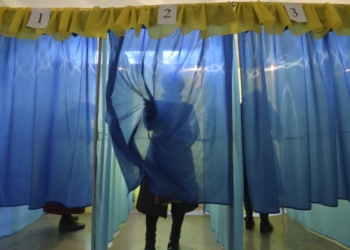 Во многих городах избранный городской голова не будет иметь поддержки большинства в местном совете – эксперт