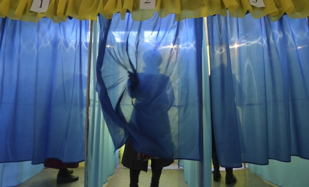 Во многих городах избранный городской голова не будет иметь поддержки большинства в местном совете – эксперт