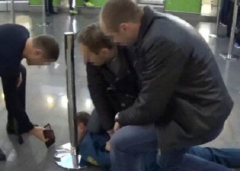 Главного инспектора таможенного поста аэропорта “Борисполь” задержали на взятке