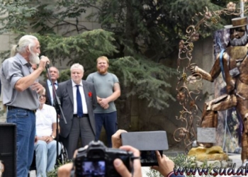 В Судаке открыли памятник туристу