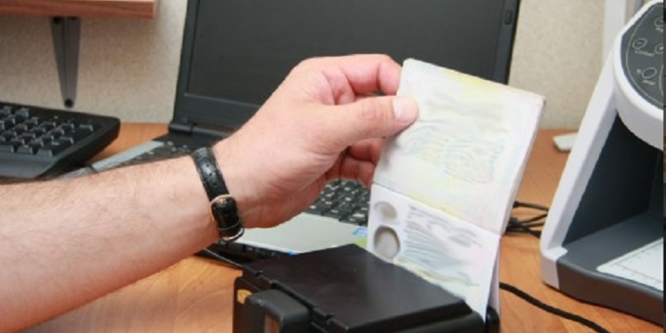 У украинца, который ехал из Крыма, нашли военный билет РФ и паспорт гражданина России