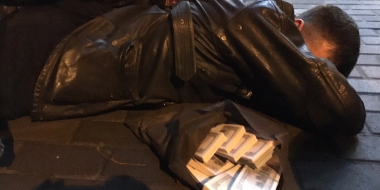 В Киеве взяли прокуроров на взятке в 150 тыс. долларов