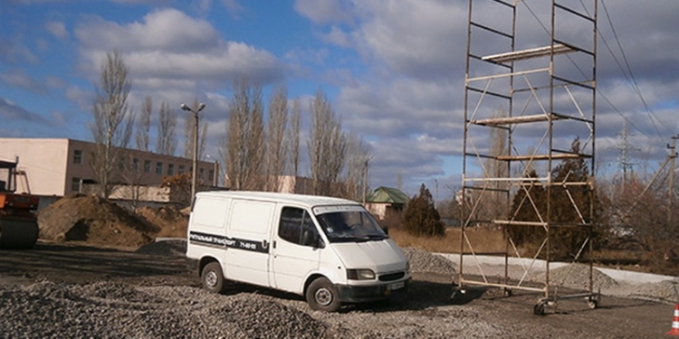 В Николаеве около Терновской развилки от удара током погиб один рабочий, ещё двое госпитализированы