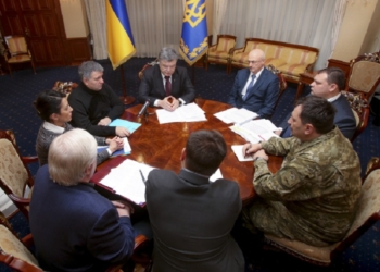 После терактов в Париже Петр Порошенко поручил усилить меры безопасности в Украине