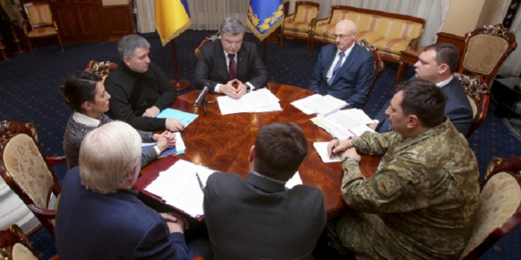 После терактов в Париже Петр Порошенко поручил усилить меры безопасности в Украине