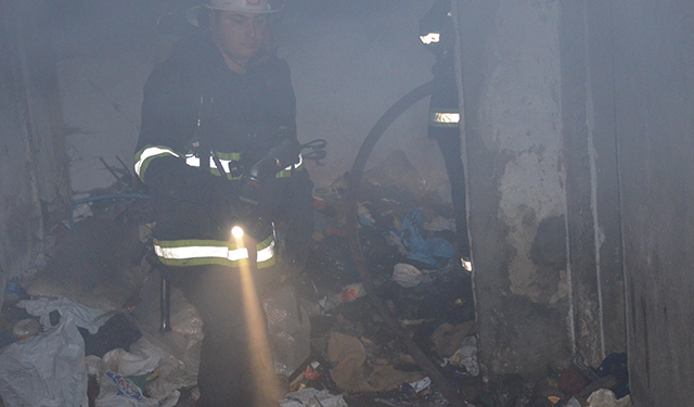 На Малой Морской горело неэксплуатируемое здание. Николаевские спасатели спасли 4 человек